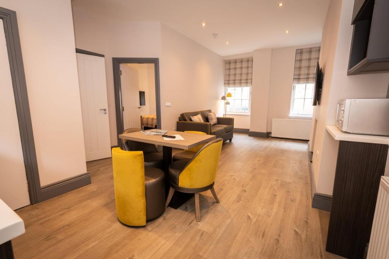 Court Residence Aparthotel Линлитгоу Экстерьер фото