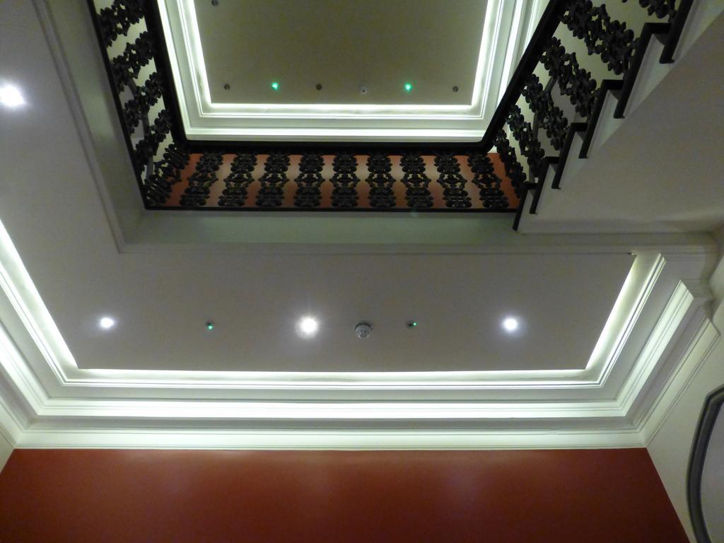 Court Residence Aparthotel Линлитгоу Экстерьер фото