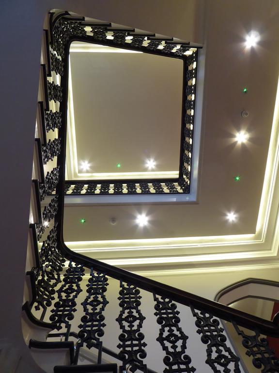 Court Residence Aparthotel Линлитгоу Экстерьер фото