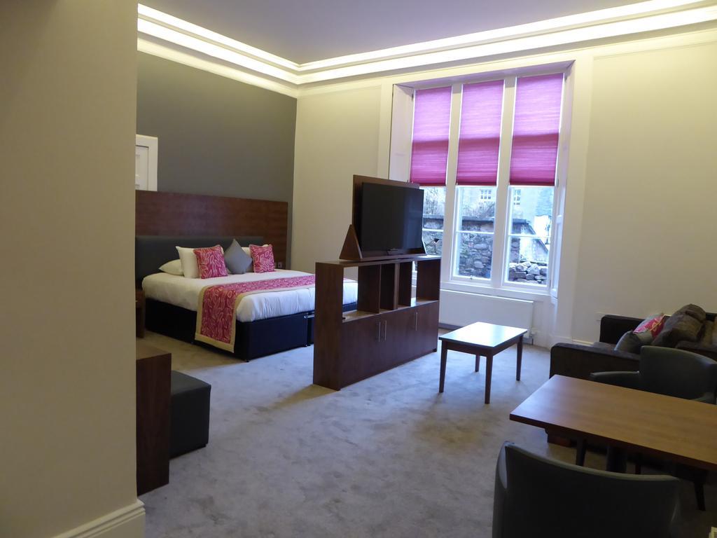 Court Residence Aparthotel Линлитгоу Экстерьер фото