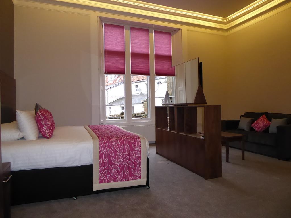 Court Residence Aparthotel Линлитгоу Экстерьер фото