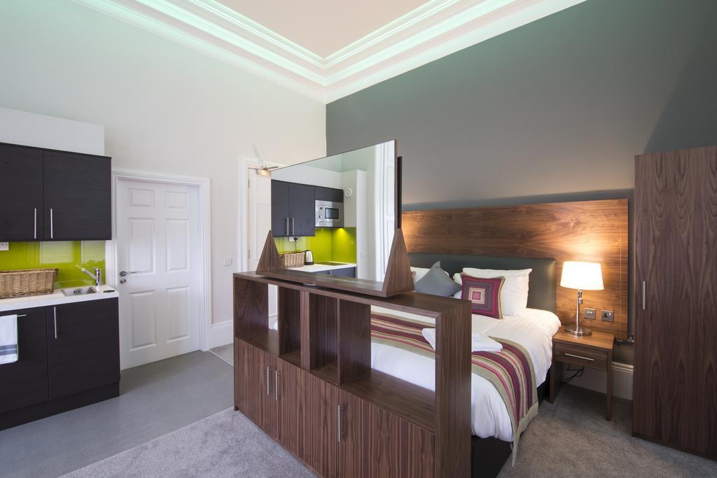 Court Residence Aparthotel Линлитгоу Экстерьер фото