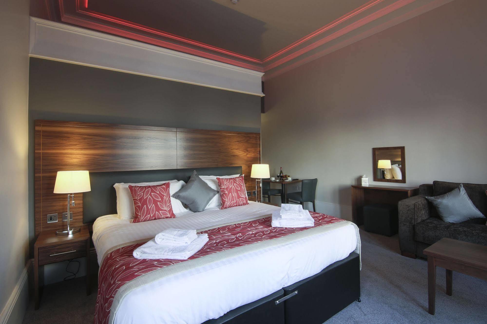 Court Residence Aparthotel Линлитгоу Экстерьер фото